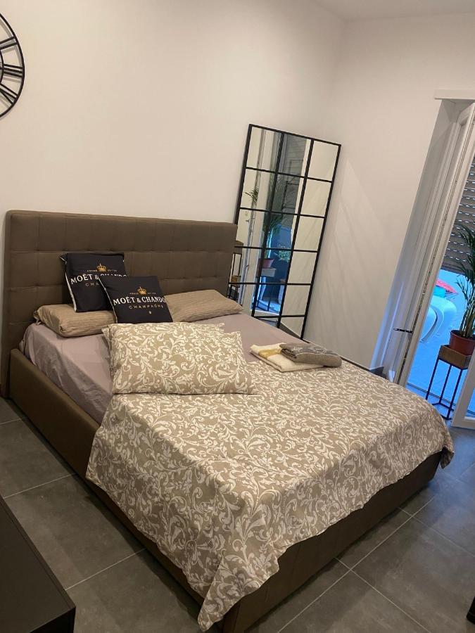 Decoluxe !Apartamento Con 1 Camera Da Letto , In Zona San Paolo , Via Martiniana Turín Exteriér fotografie
